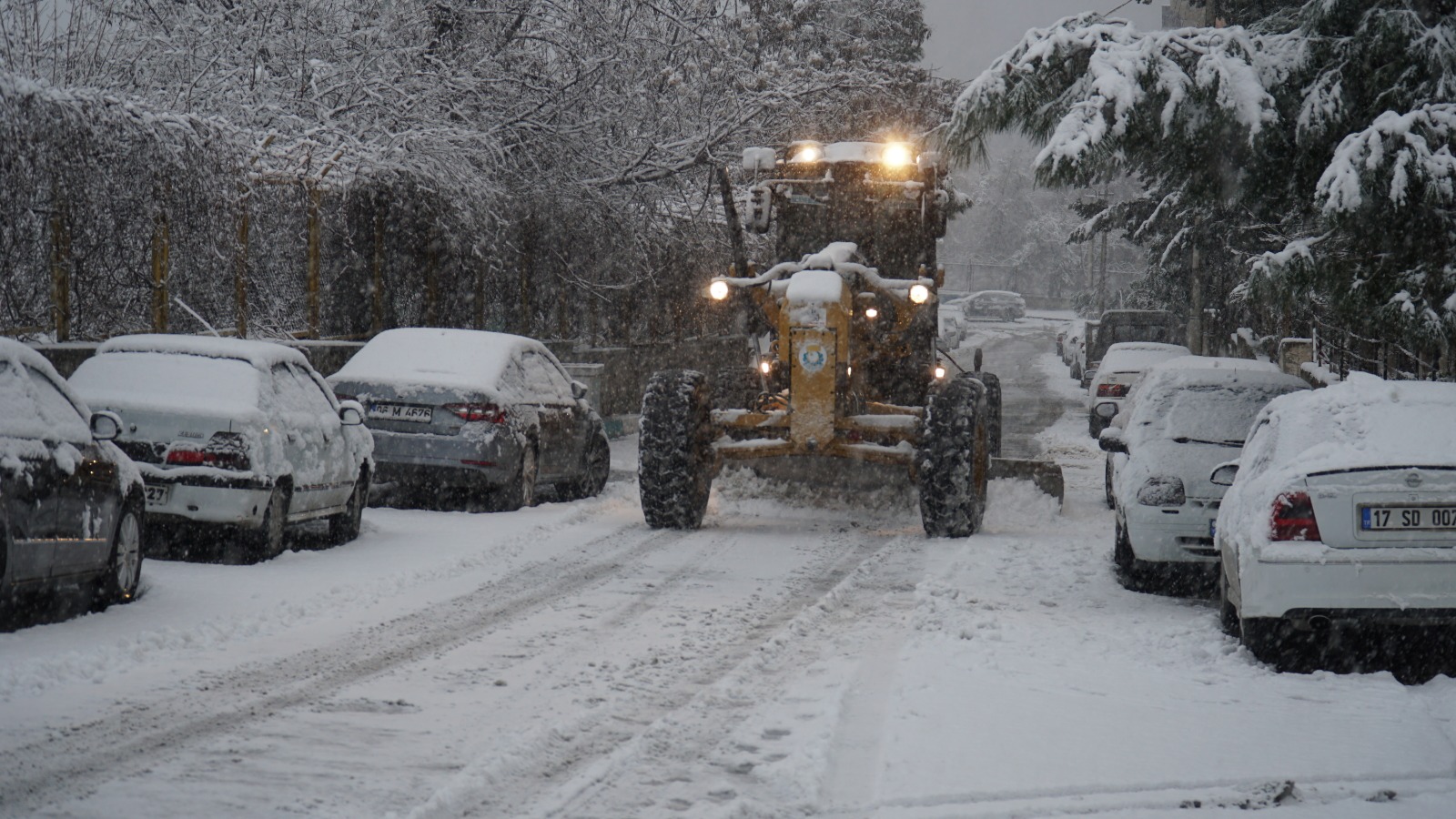Haliliye'de ekipler karla mücadele için sahada
