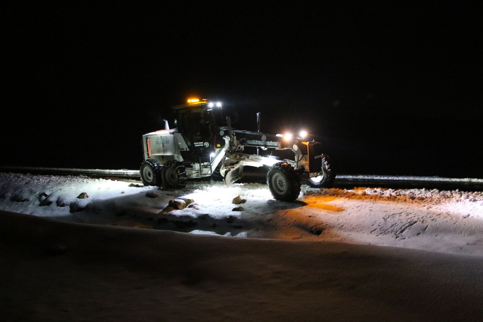 Haliliye'de karla mücadele: Yollar açıldı, sıcak çorba ikram edildi