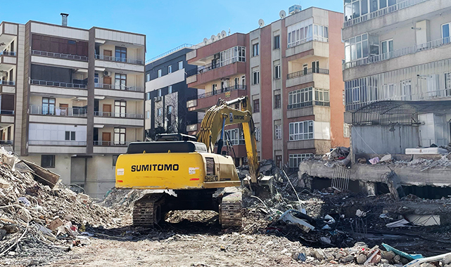 Şanlıurfa'da enkaz kaldırma çalışmaları sürüyor