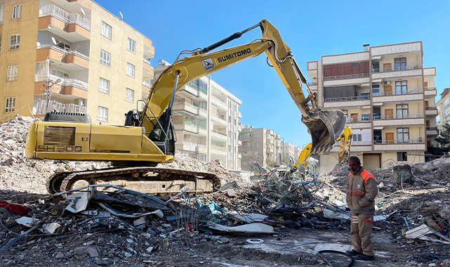 Şanlıurfa'da enkaz kaldırma çalışmaları sürüyor