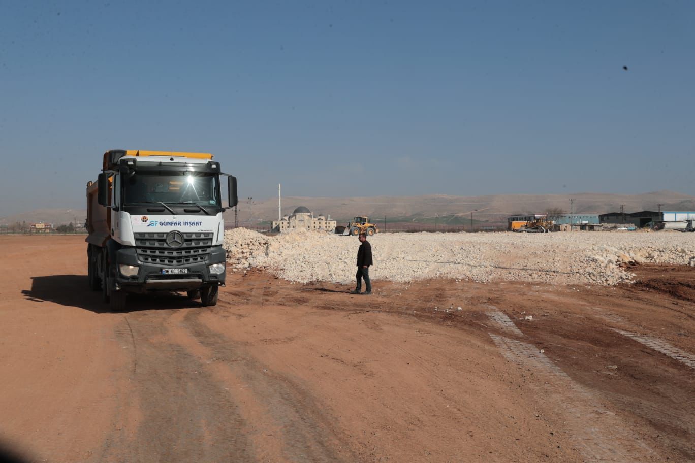 Şanlıurfa'da tarım arazisine konteyner kent kurulmasına tepki