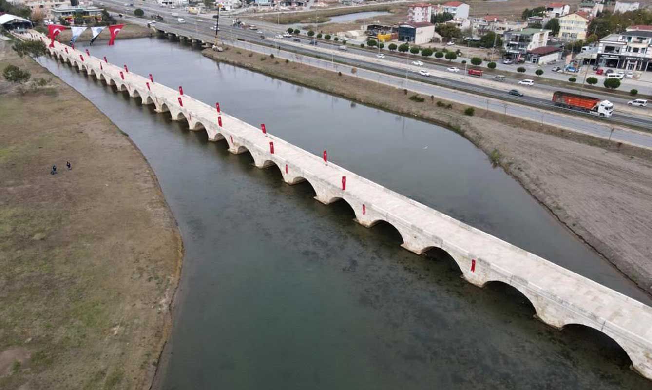 Tarihi köprülerde restorasyon çalışmaları sürüyor