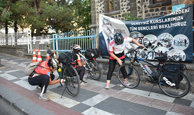 Bisiklet tutkunu kadınlar farkındalık için Güneydoğu turunda