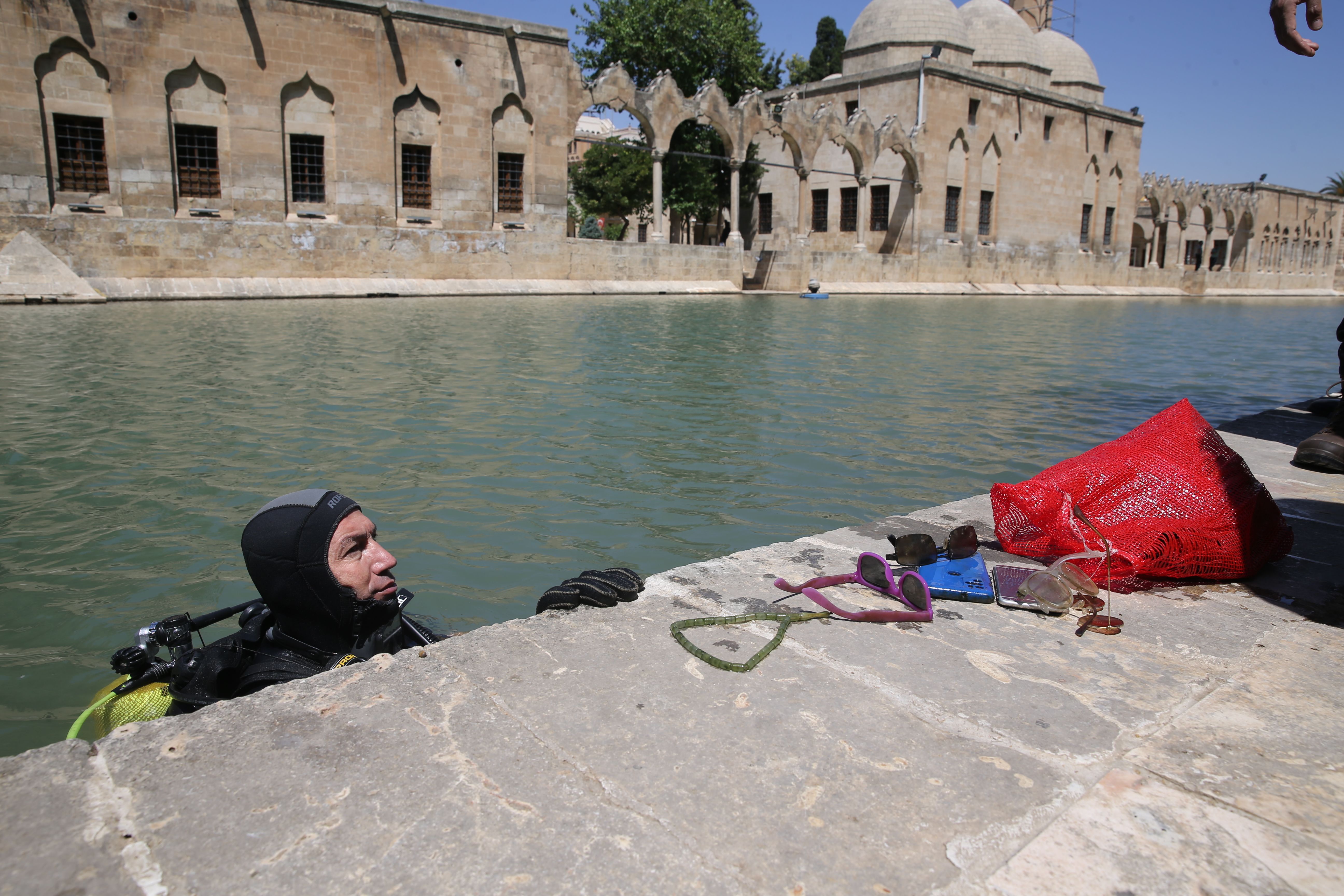Sel felaketinin ardından Balıklıgöl'de dip temizliği