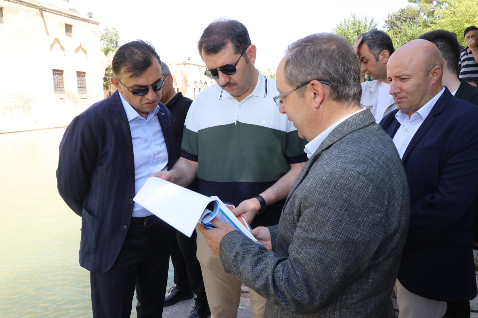 Sel felaketinin ardından Balıklıgöl'de dip temizliği