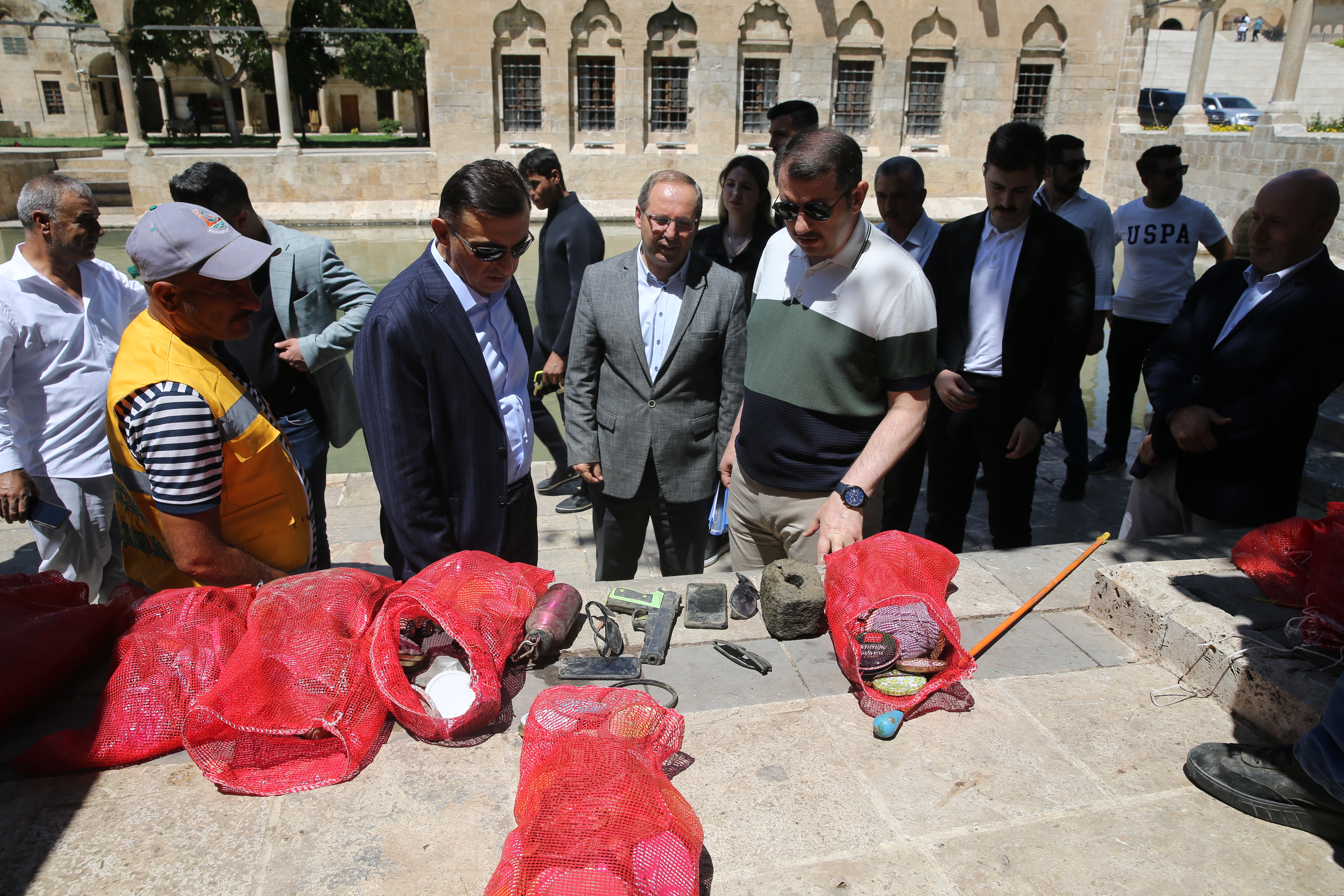Sel felaketinin ardından Balıklıgöl'de dip temizliği