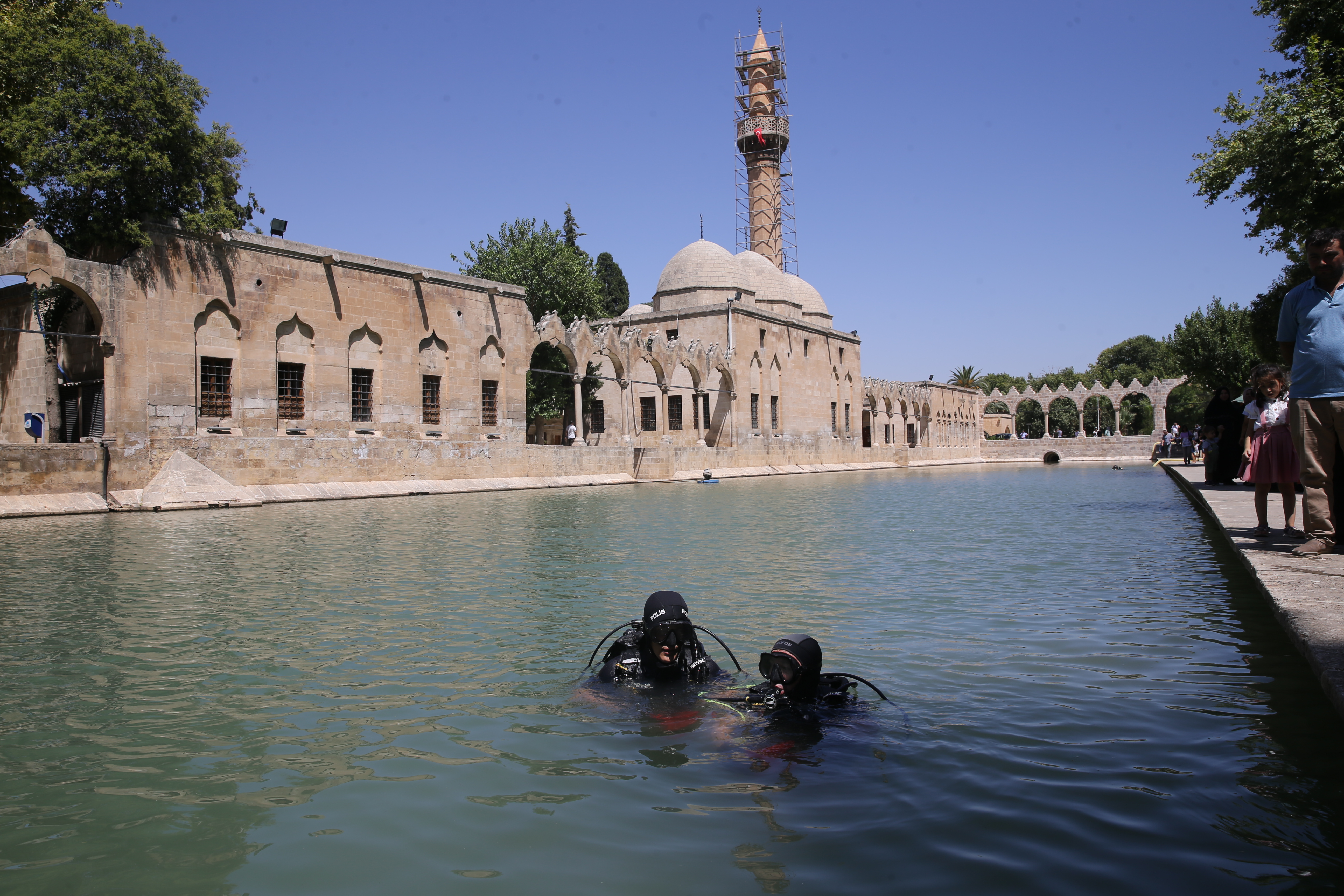 Sel felaketinin ardından Balıklıgöl'de dip temizliği