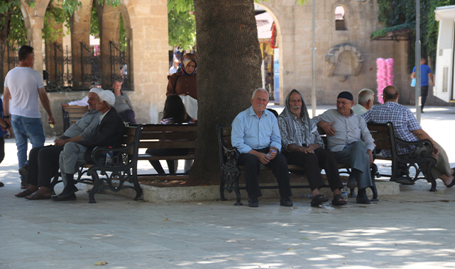 Şanlıurfa'da bunaltıcı sıcaklar etkisini sürdürüyor