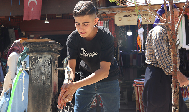 Şanlıurfa'da bunaltıcı sıcaklar etkisini sürdürüyor