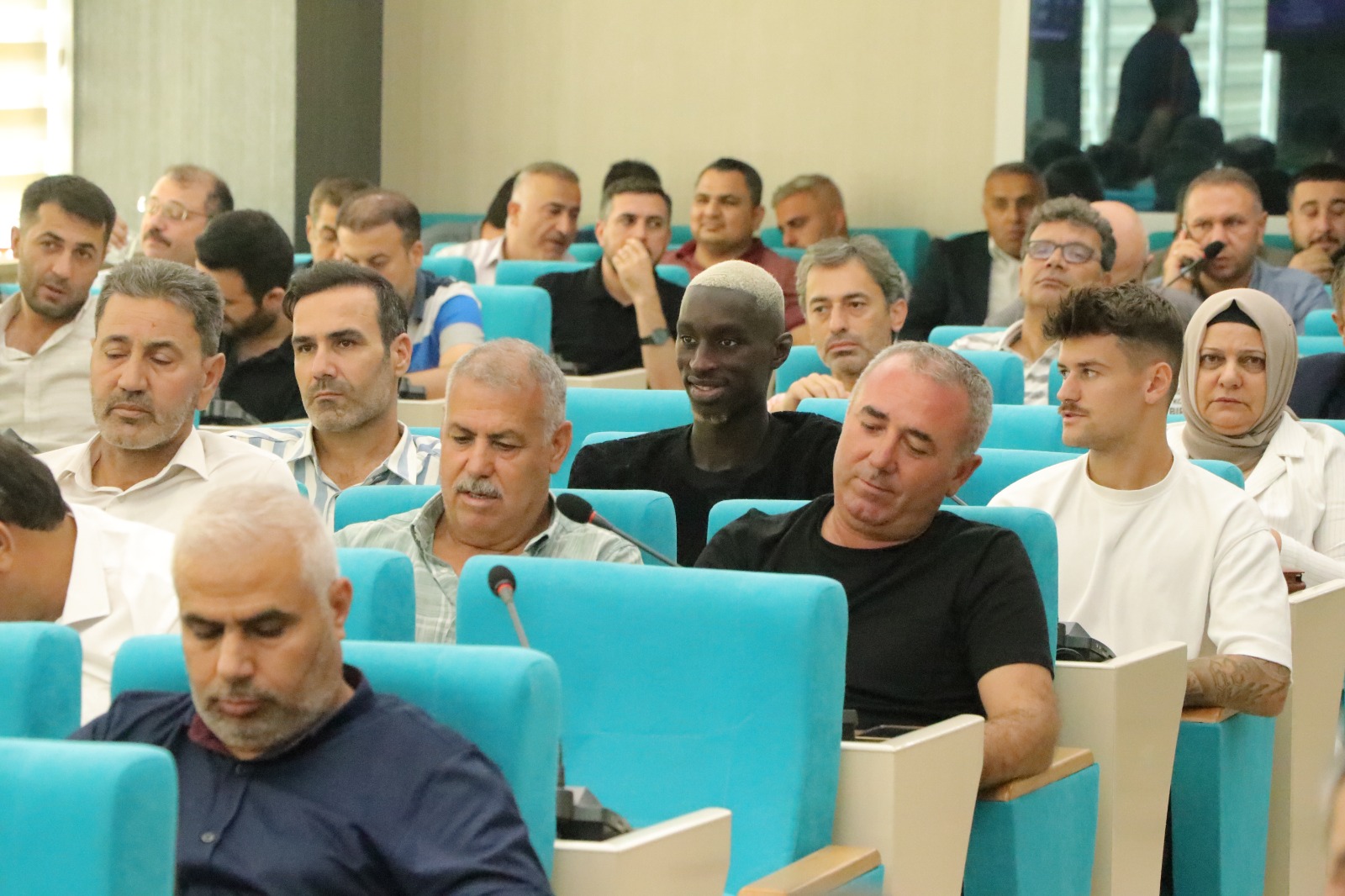 Şanlıurfaspor futbolcuları kupayla meclise geldi