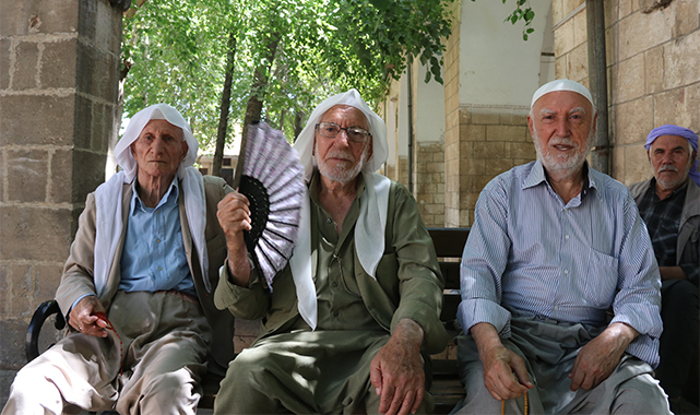 Sıcakların bunalttığı Şanlıurfa sokaklarından manzaralar