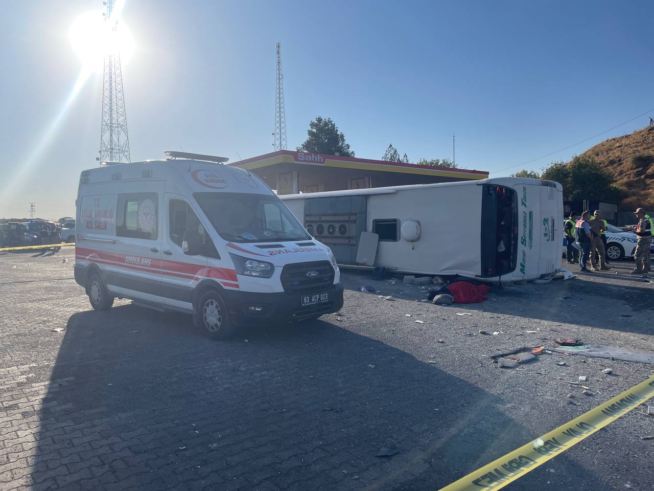 Şanlıurfa'da yolcu otobüsü ile otomobil çarpıştı: Ölü ve yaralılar var