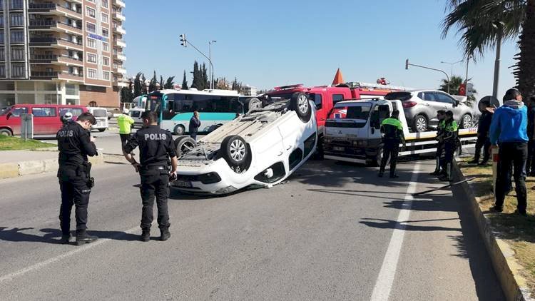 Şanlıurfa-Viranşehir Yolunda İki Otomobil Çarpıştı 2 Yaralı