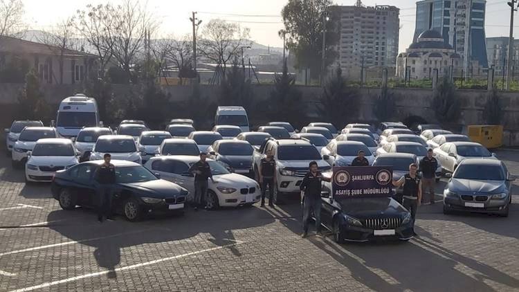 Oto Hırsızlık Şebekesi Çökertildi 15 Kişi Tutuklandı