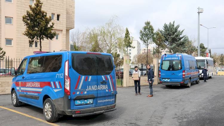 Şanlıurfa'da Terör Operasyonunda Gözaltına Alınan 8 Kişiden 2'si Tutukladı