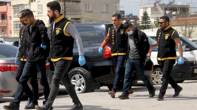 Hayat Kadını Tarafından Dolandırıldılar Otel Görevlisini Gasp Ettiler