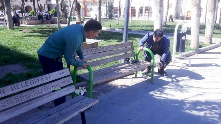 Viranşehir'de Virüsle Mücadelede Oturma Bankları Söküldü