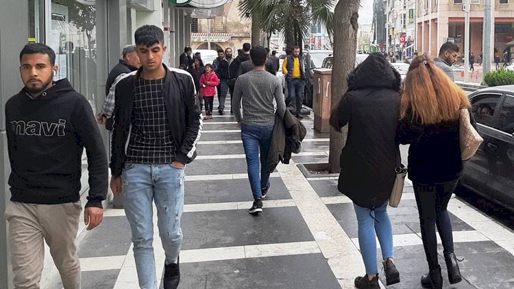 Salgın Hastalık Şanlıurfalıları Evlerinde Tutamadı Vatandaşlar Sokakta