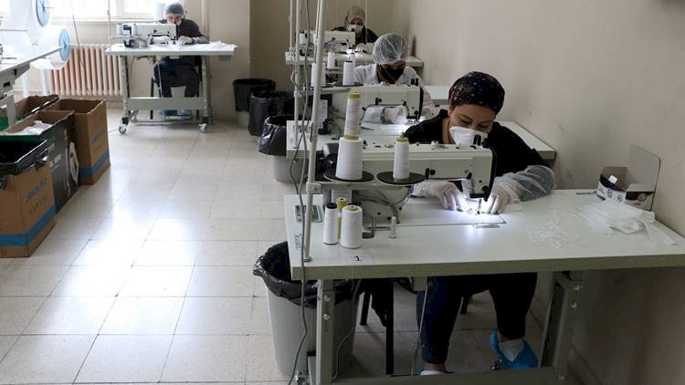 Şanlıurfa Kendi Maskesini Üretiyor / Günde 33 Bin Cerrahi Maske Üretiliyor