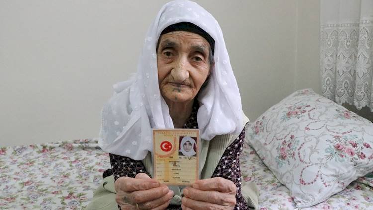 Şanlıurfa'da Asırlık Çınarlar Evlerinde Ziyaret Edildi