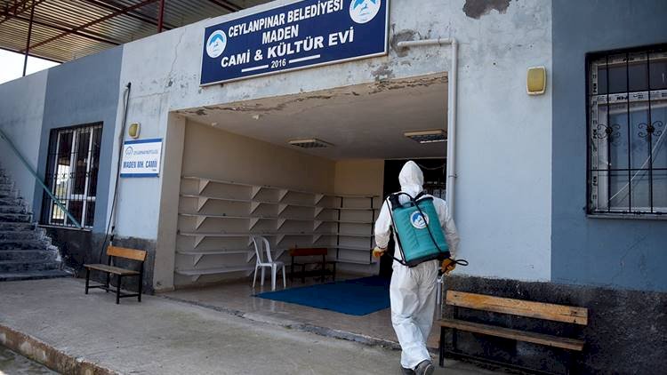 Karantina Altındaki Mahallede İlaçlama Çalışmaları Yapıldı