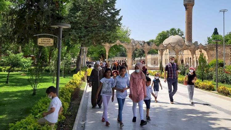 Sokağa Çıkmalarına İzin Verilen Çocuklar Gezmenin Tadını Çıkardı
