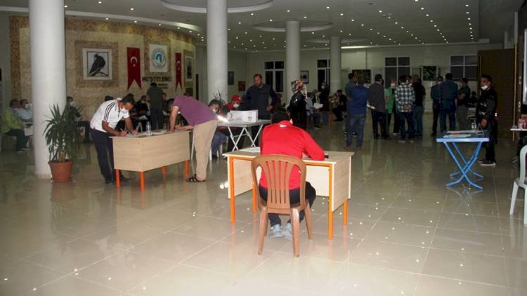 Birecik'te Kan Bağışı İçin Akın Eden Vatandaşlar Bağış Sırada Bekledi