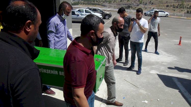 Hilvan-Bozova Yol Ayrımında TIR ile Otomobil Çarpıştı 1 Ölü 4 Yaralı