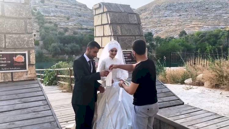 Salgın Döneminde Düğünlerde Takı da Değişti / Altın yerine Maske Takıldı