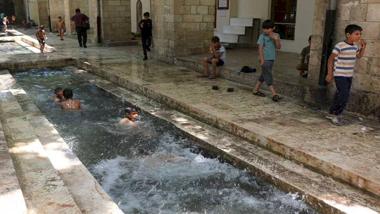 Yasakların Kalkmasıyla Hasan Paşa Cami Avlusu Geleneksel Görüntüsüne Kavuştu