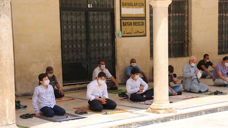 Sınava Girecek Öğrenciler Dergahta Namaz Kılıp Dua Etti