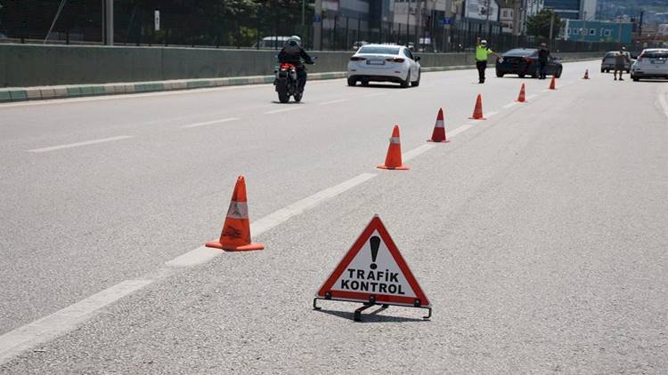 Ekipler Hız Tutkunlarına Göz Açtırmadı 28 Bin Kişiye Ceza Kesildi
