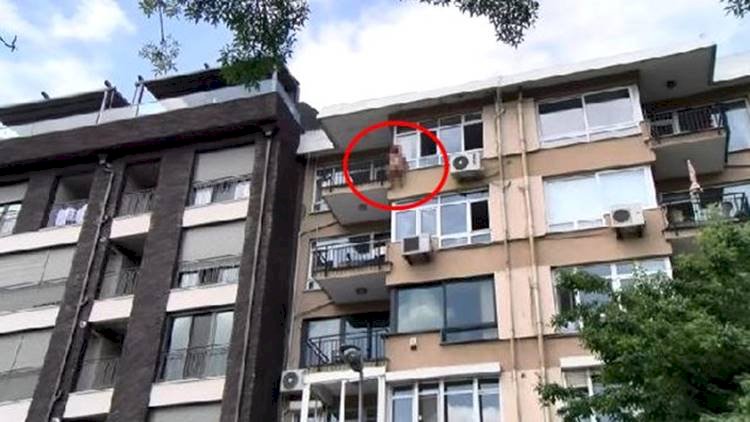 Çırılçıplak Soyunan Kadın 5. Kattan Atladı