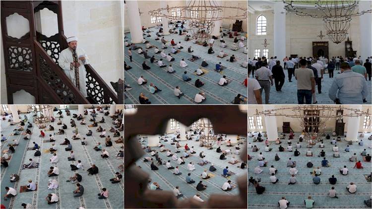 Şanlıurfa'da Cami İçinde Sosyal Mesafeli Cuma Namazı