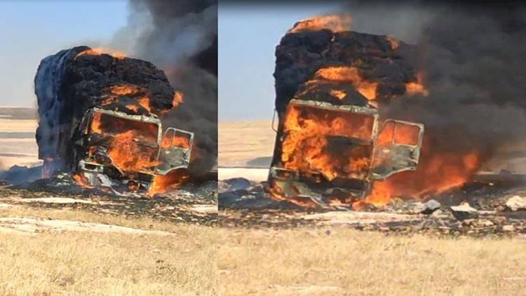 Şanlıurfa'da Saman Yüklü Kamyon Elektrik Tellerine Takılıp Alev Aldı