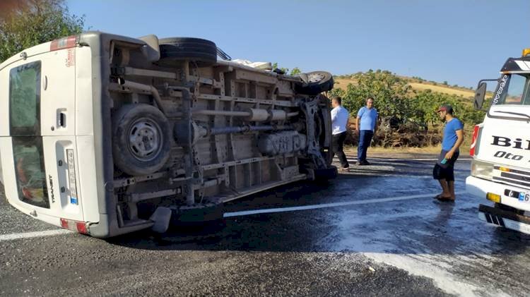 Bozova - Hilvan Yolunda Minibüs Devrildi 1 Kişi Yaralandı