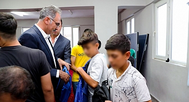Çocuklara çanta hediye eden Kuş: Başkaları sahip çıkıyor