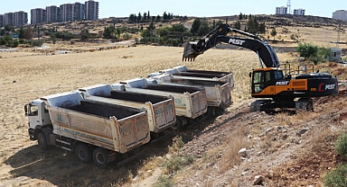 İlçede yapılaşmanın hızlanması için başlatılan yol çalışmaları devam ediyor