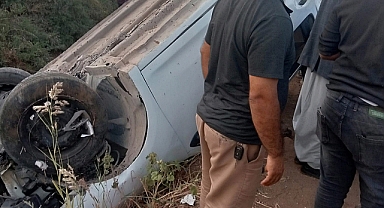 Akçakale yolunda otomobil takla attı: Yaralılar var