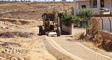 Karaköprü kırsalındaki yollarda çalışma