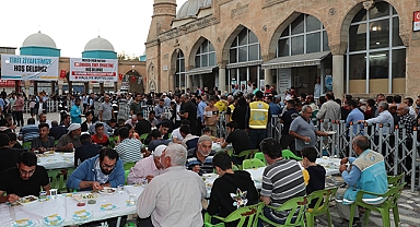Şanlıurfa'da tirit ziyafeti: 10 bin kişiye dağıtıldı