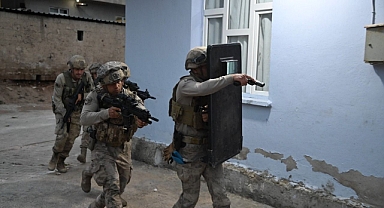 Şanlıurfa'da uyuşturucu satıcılarına şafak operasyonu