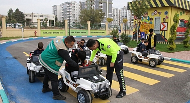 Çocuklara trafik eğitimi veriliyor!