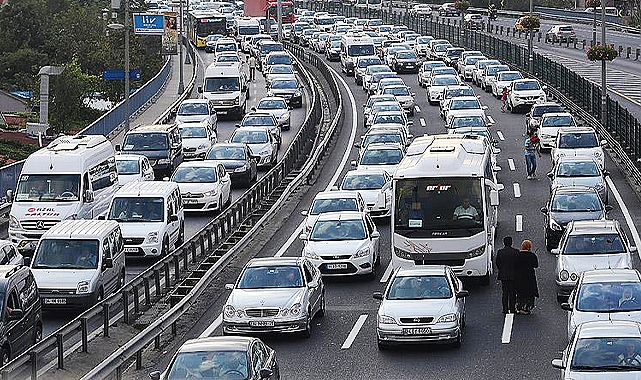 Ekim ayında trafiğe kaç araç kaydı yapıldı?