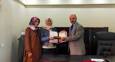 Hafız öğrencilere belge verildi