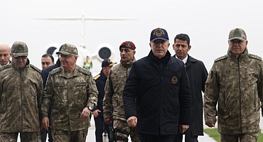 Bakan Akar'dan Suriye sınırında inceleme