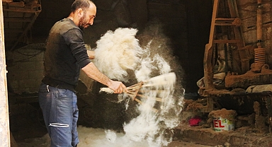 Keçe ustası mesleğinin yok olmasını istemiyor