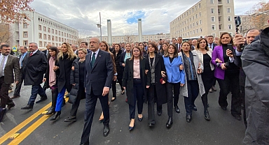 Kılıçdaroğlu, CHP'li vekillerle birlikte Adalet Bakanlığına yürüdü