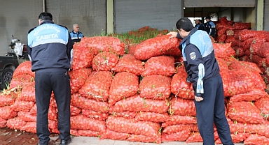 Şanlıurfa'da 22 ton çürük soğan ele geçirildi