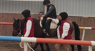 Şanlıurfa'da engelli çocukların ata binme heyecanı